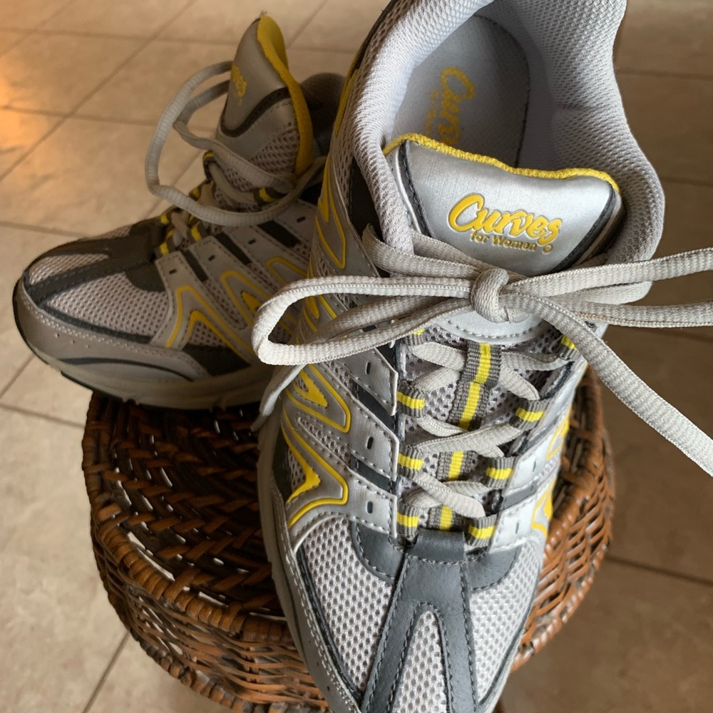 Curves tennis shoes